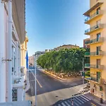 בית הארחה Sunscape Center 4*